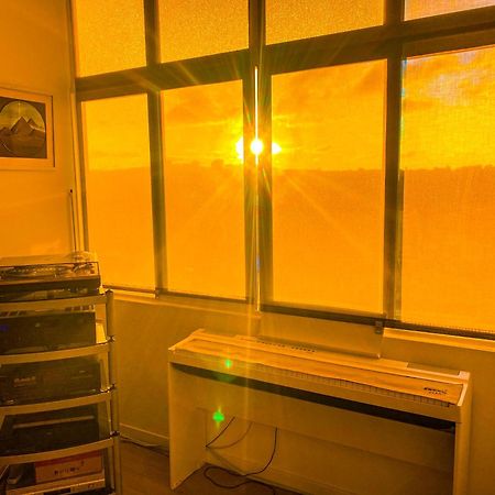 Ideally Located With Perfect Views 알제스 외부 사진