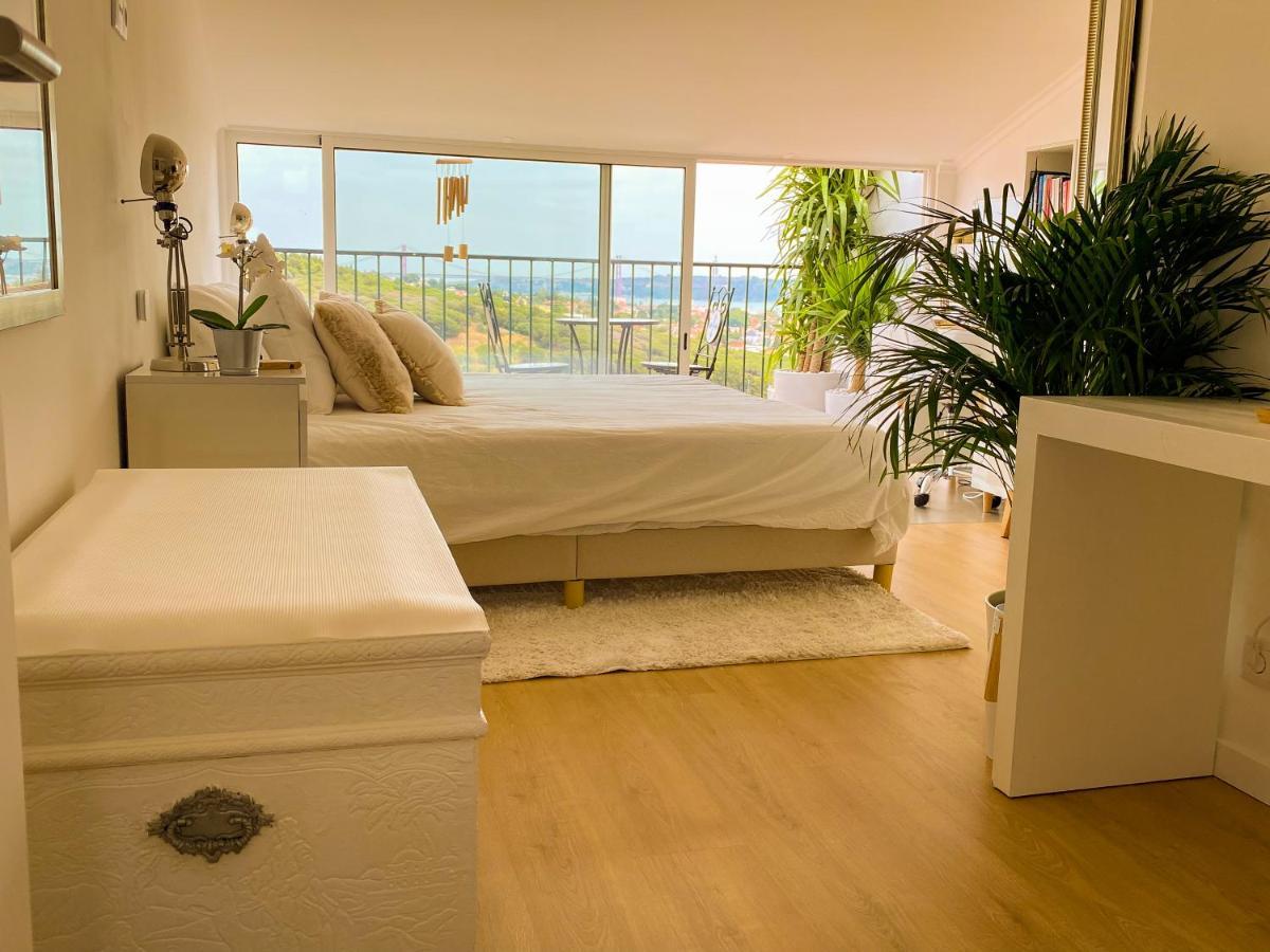 Ideally Located With Perfect Views 알제스 외부 사진