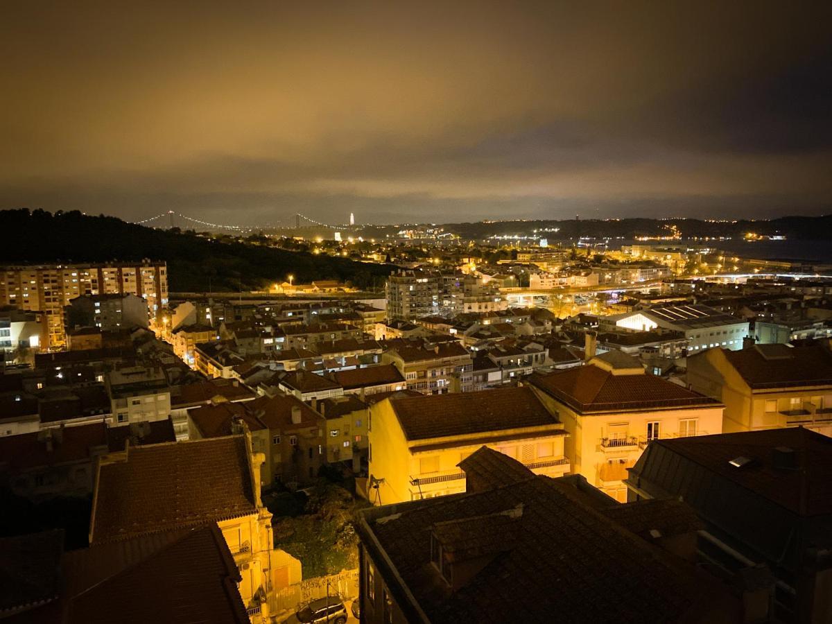 Ideally Located With Perfect Views 알제스 외부 사진