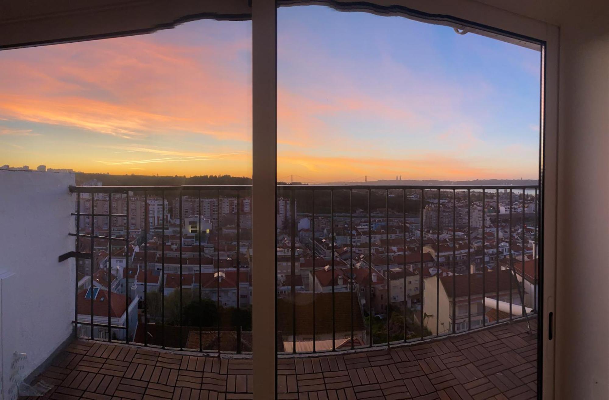 Ideally Located With Perfect Views 알제스 외부 사진
