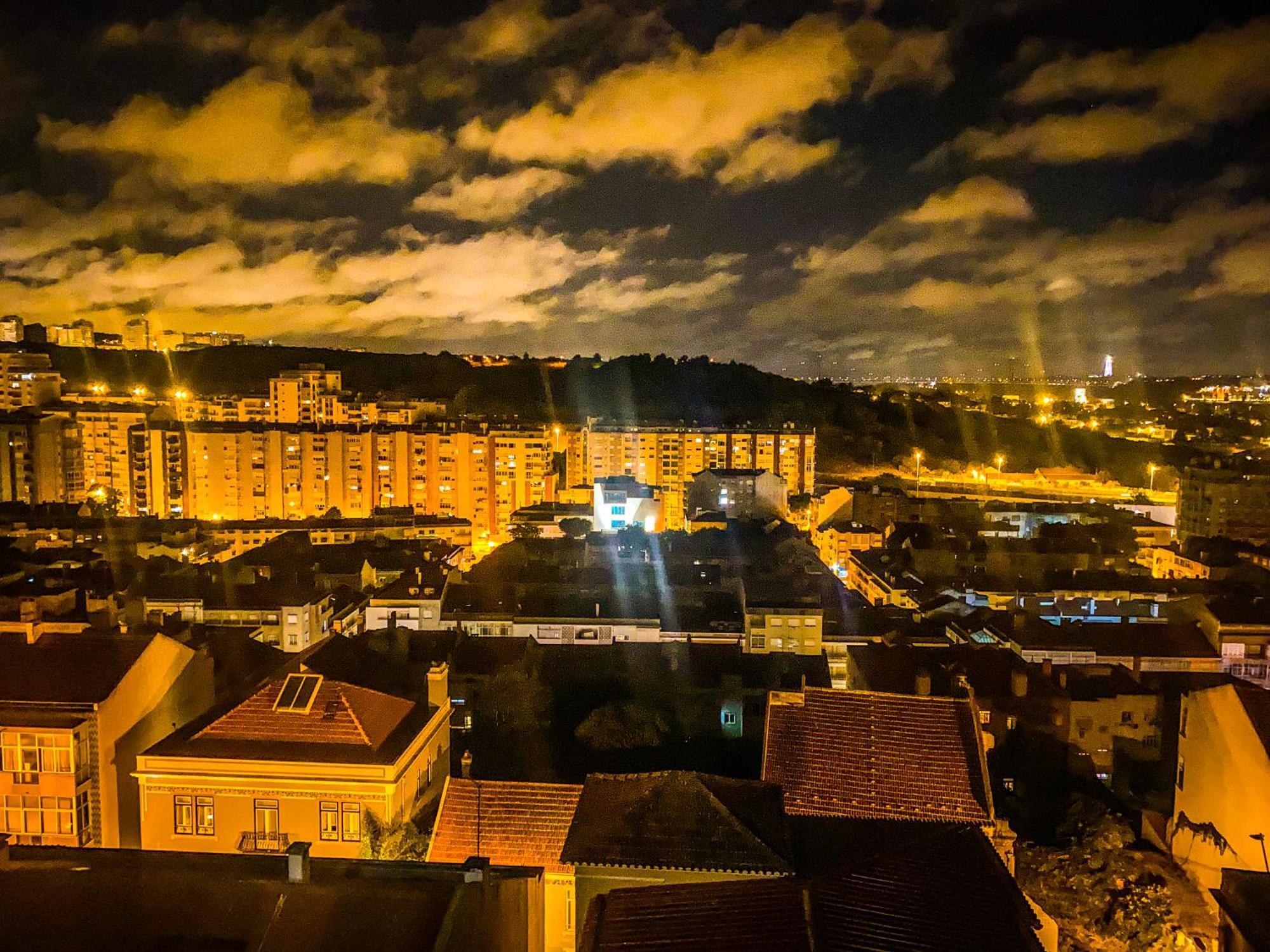 Ideally Located With Perfect Views 알제스 외부 사진