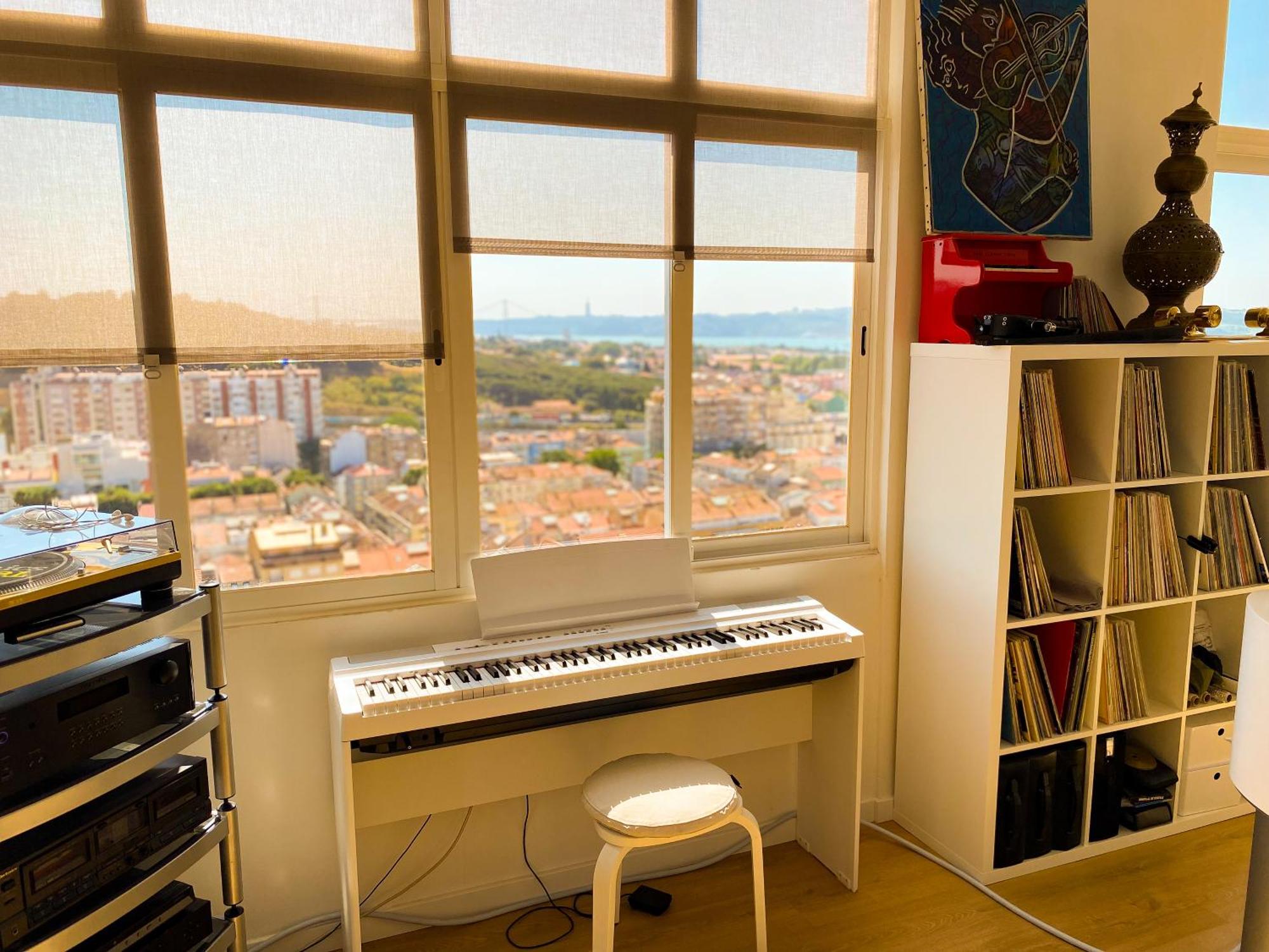 Ideally Located With Perfect Views 알제스 외부 사진