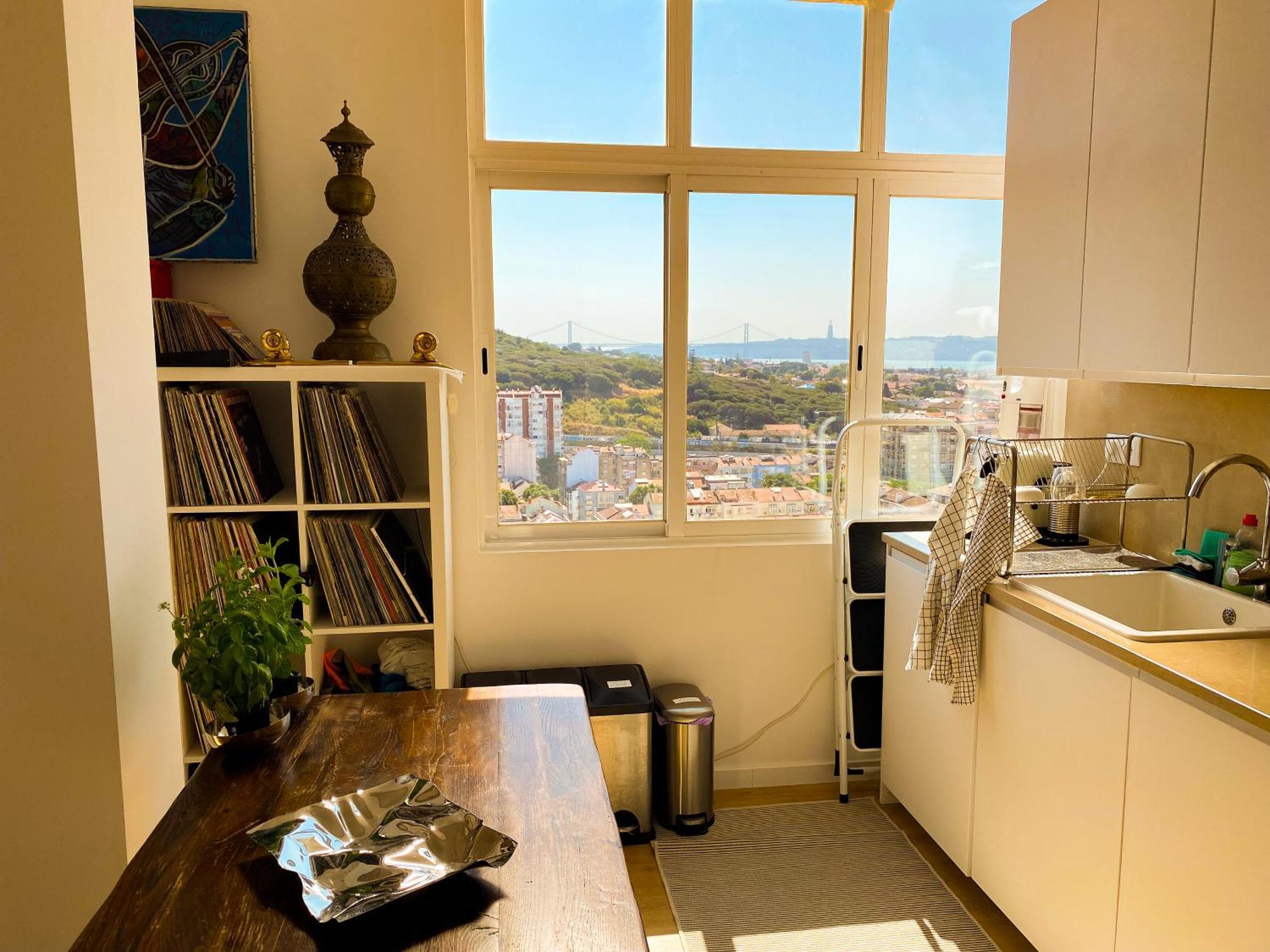 Ideally Located With Perfect Views 알제스 외부 사진