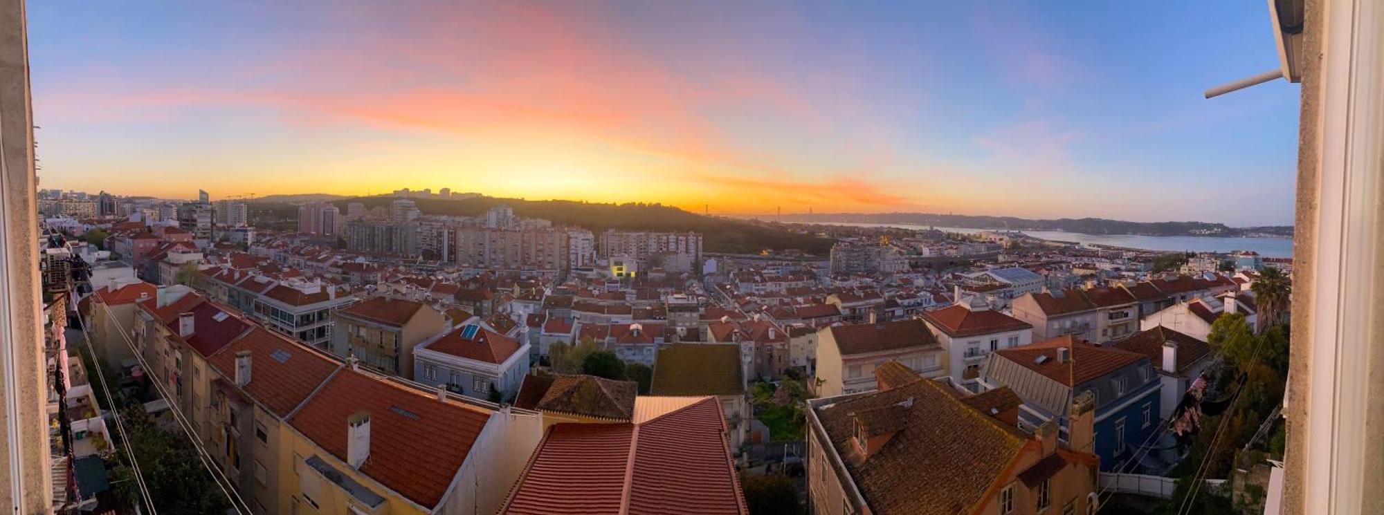 Ideally Located With Perfect Views 알제스 외부 사진