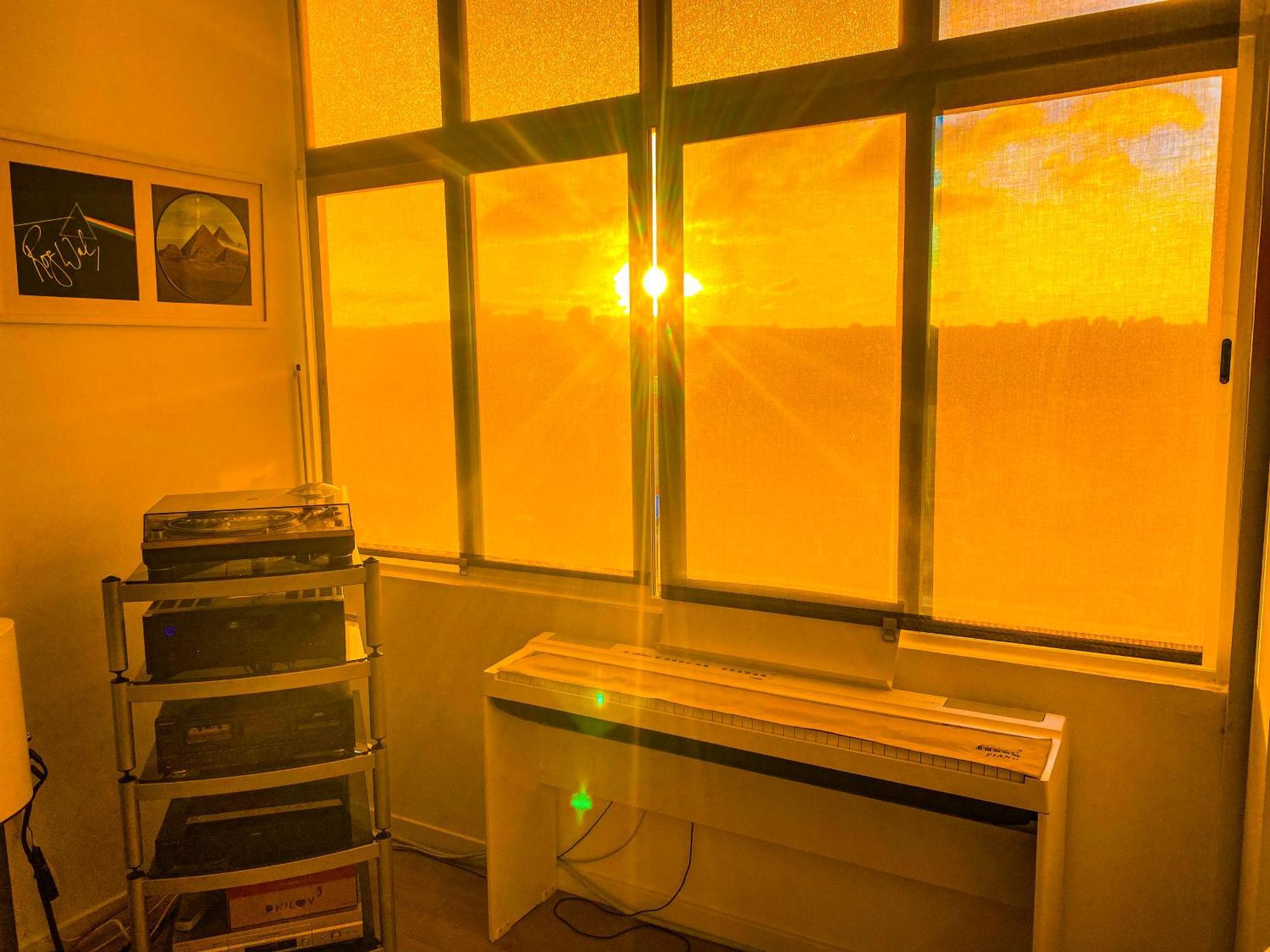 Ideally Located With Perfect Views 알제스 외부 사진