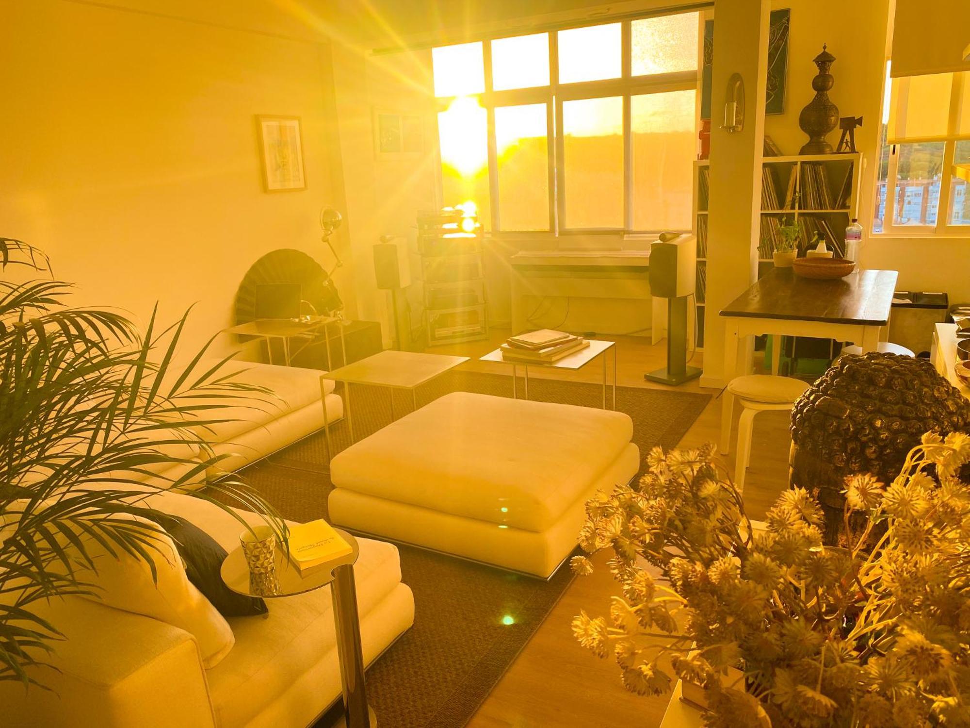 Ideally Located With Perfect Views 알제스 외부 사진