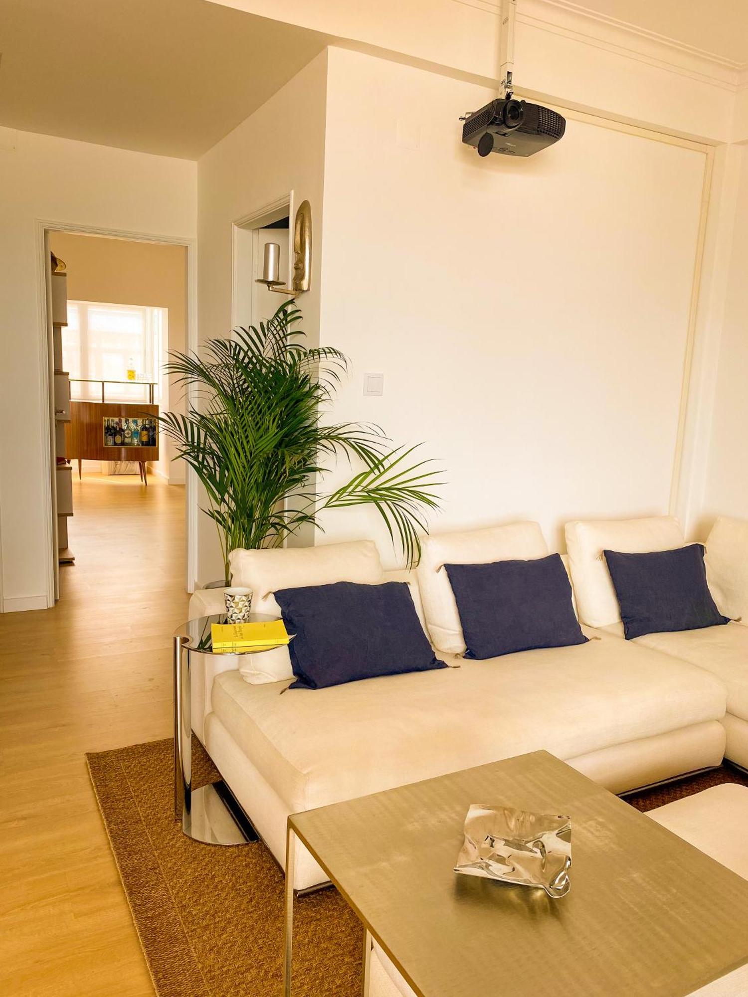 Ideally Located With Perfect Views 알제스 외부 사진