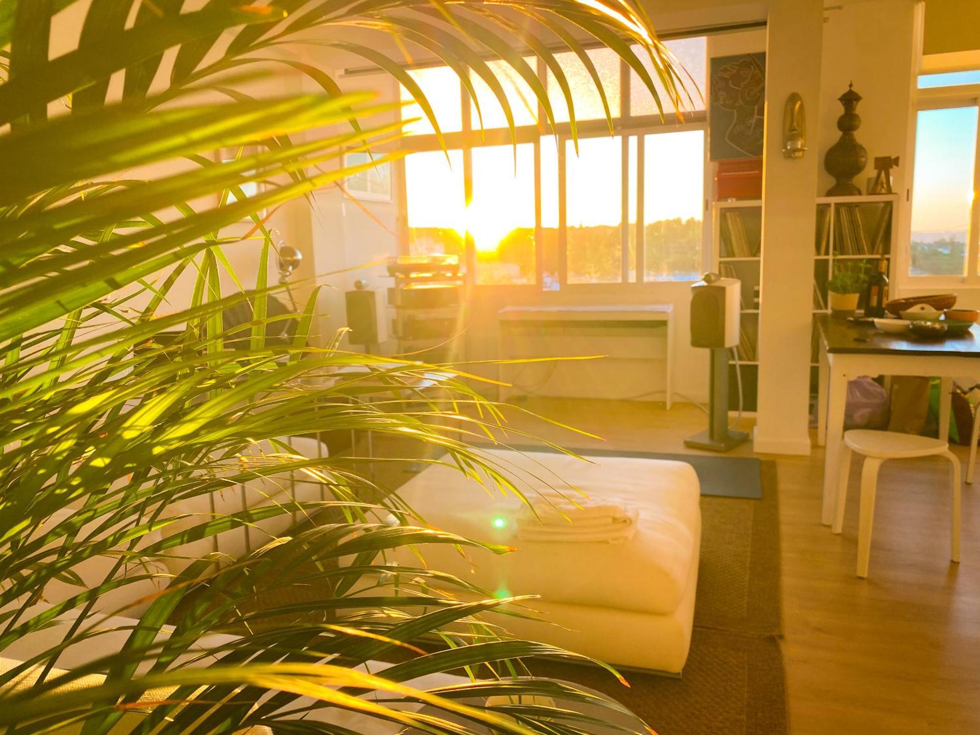 Ideally Located With Perfect Views 알제스 외부 사진
