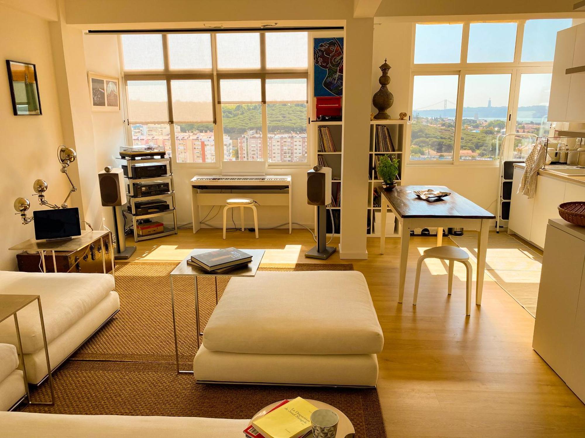Ideally Located With Perfect Views 알제스 외부 사진
