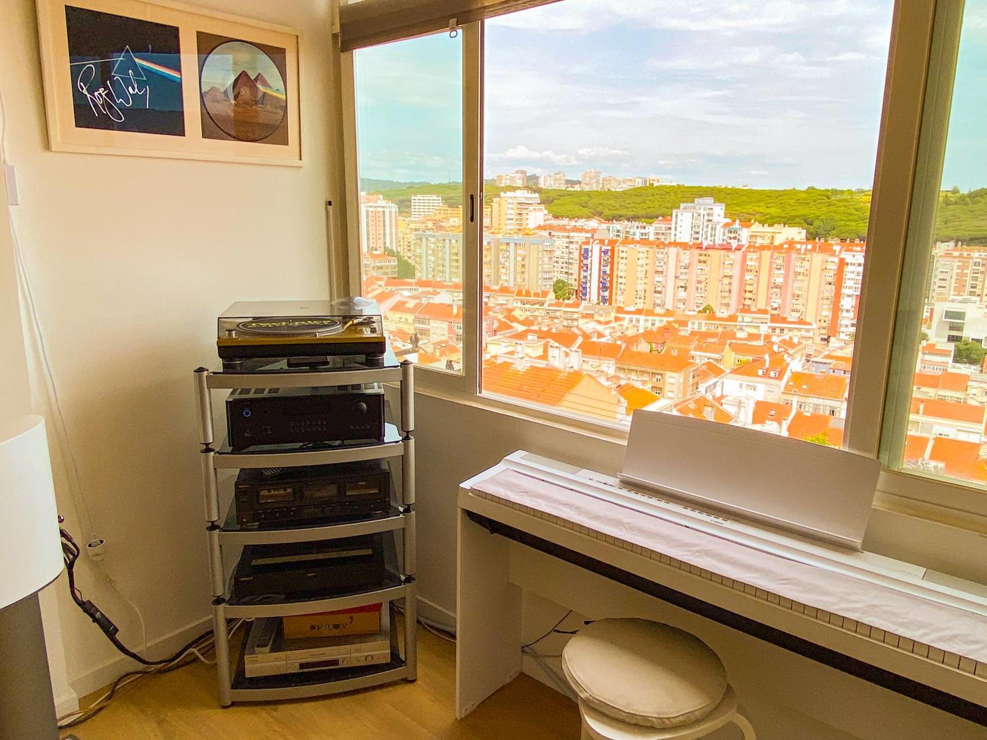 Ideally Located With Perfect Views 알제스 외부 사진