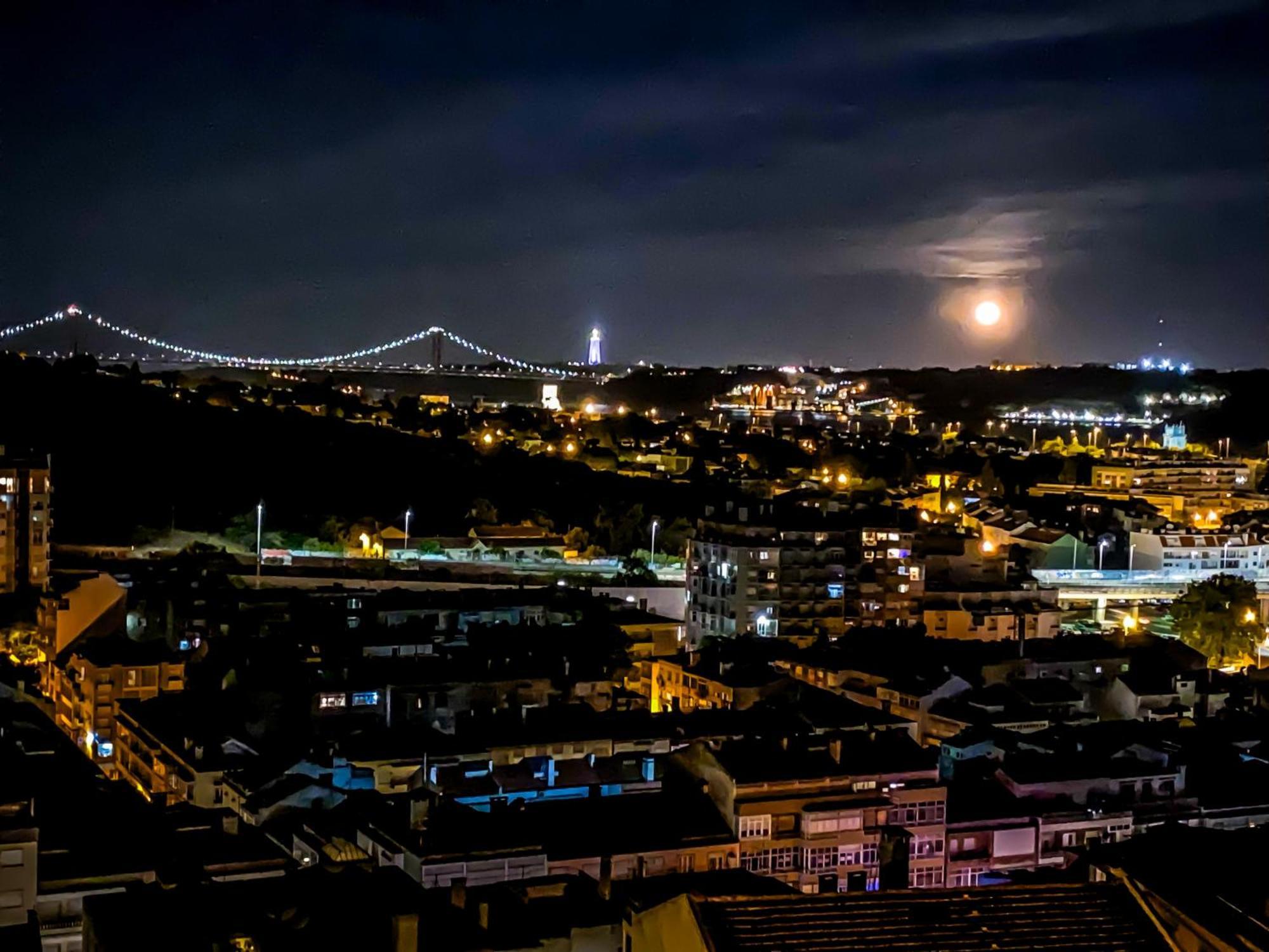 Ideally Located With Perfect Views 알제스 외부 사진